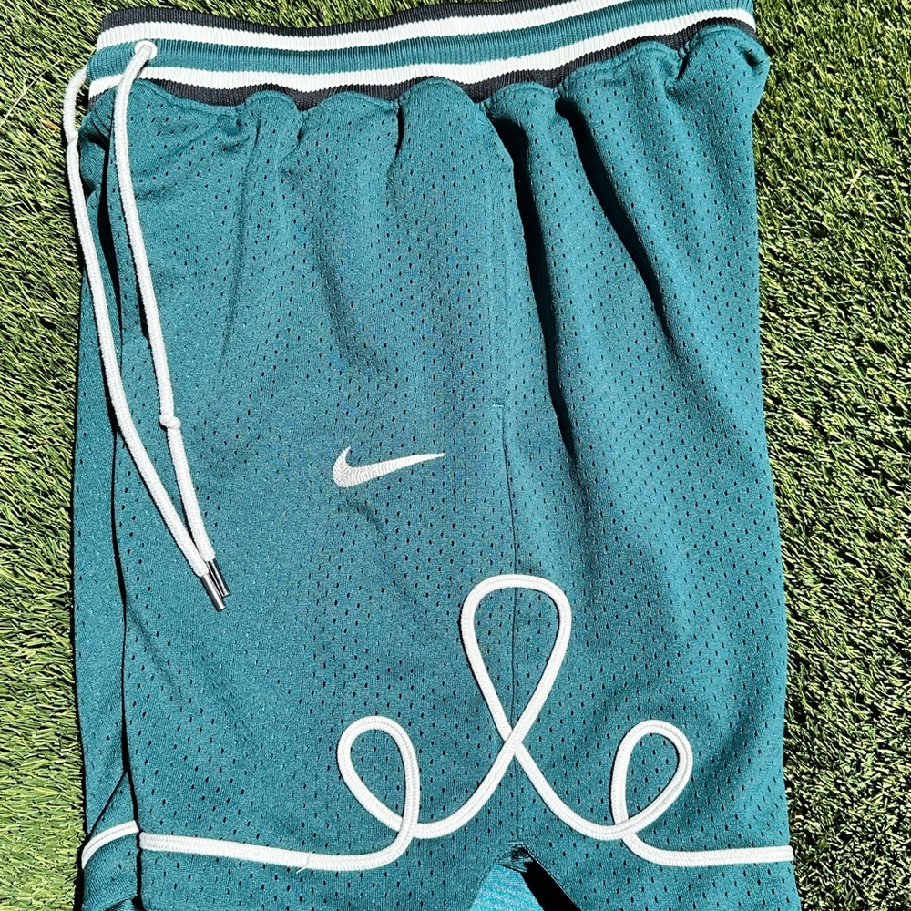 Nike Lace Twirl Green Basketball Shorts Mens Size Large